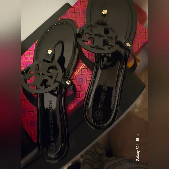 NWOT Tory Burch Miller Soft Patent Sandal  w/ Dustbag - Picture 3 of 5